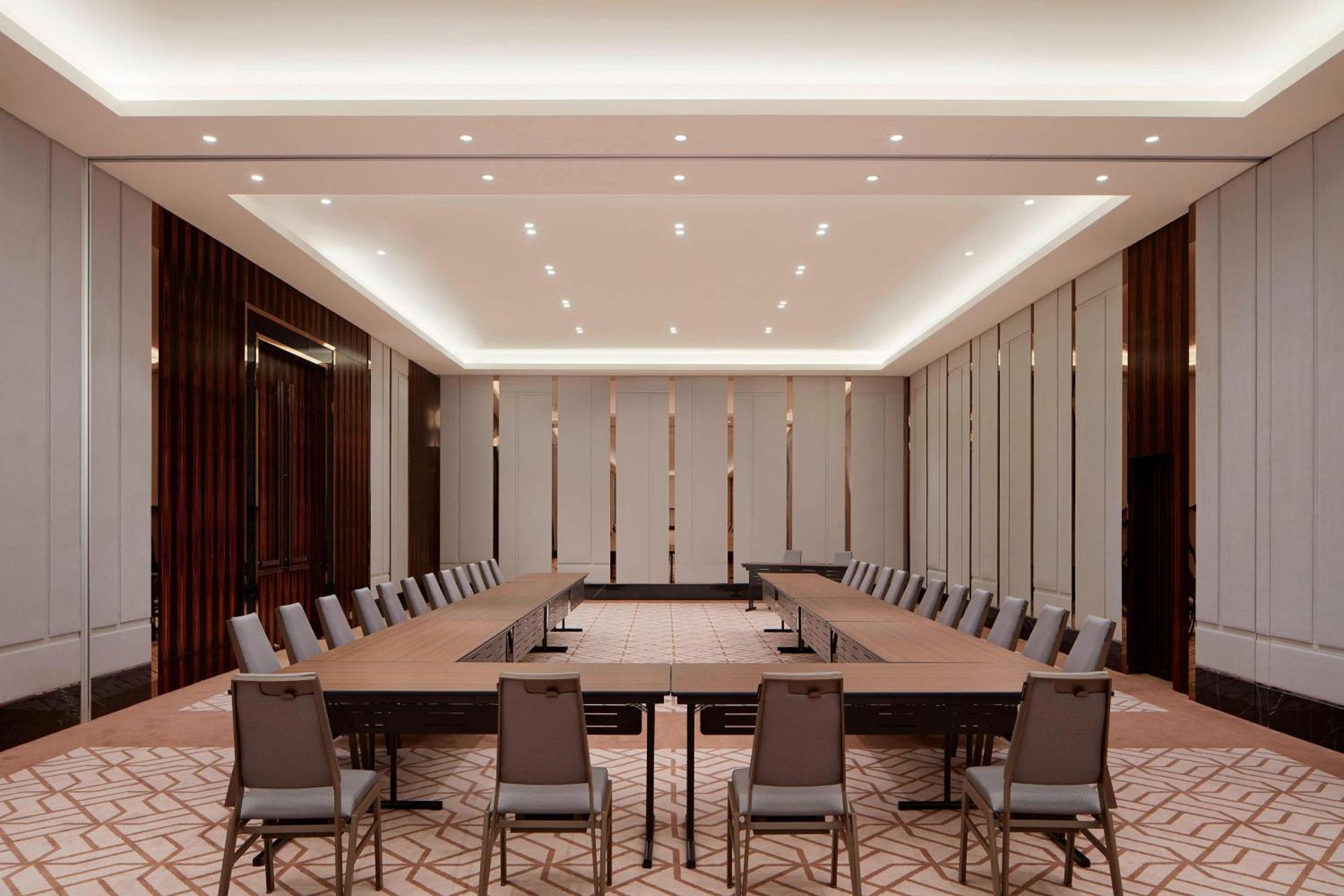 Sheraton Petaling Jaya Hotel Esterno foto The meeting room of the Prime Minister