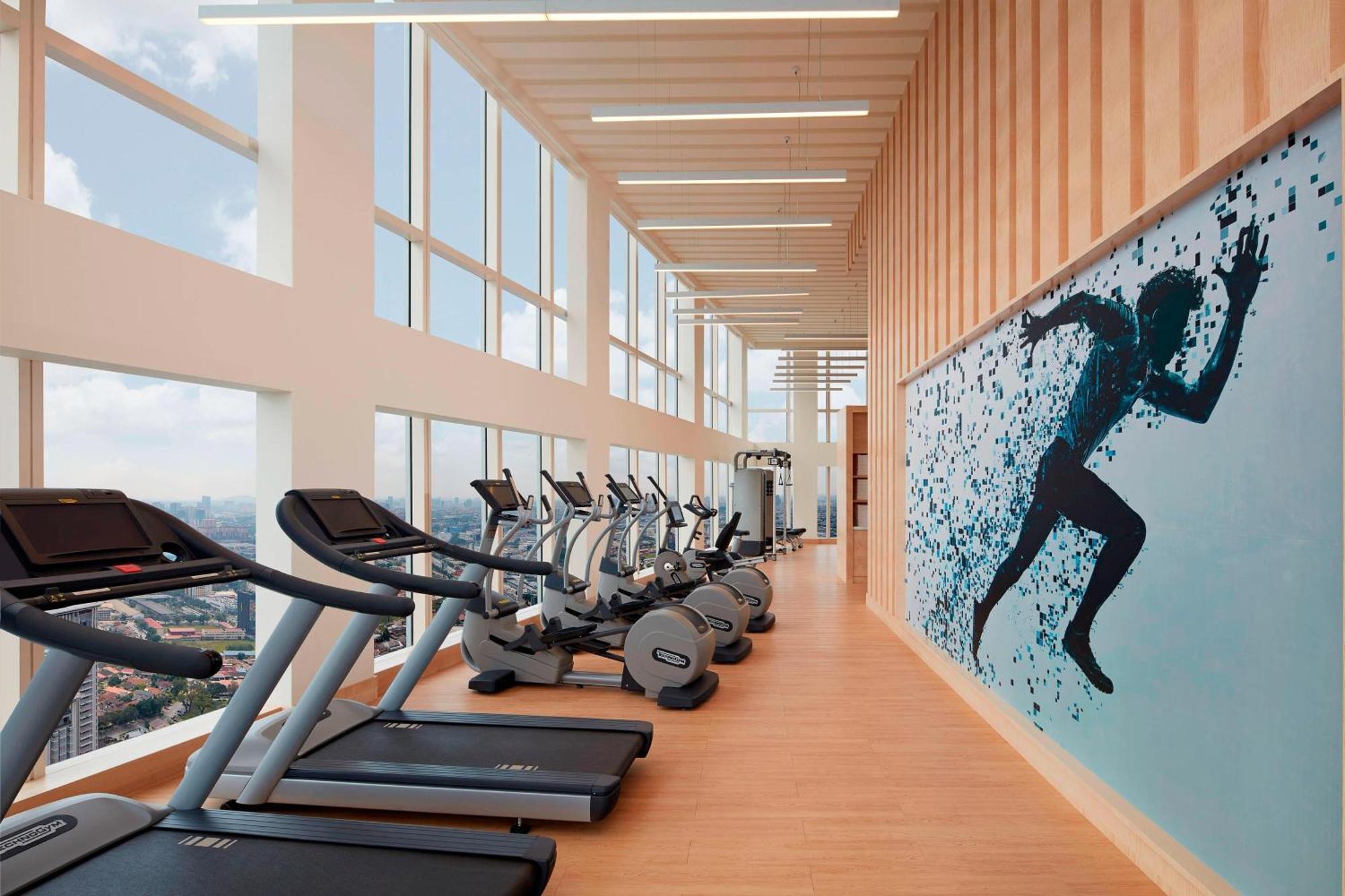 Sheraton Petaling Jaya Hotel Esterno foto The gym at the 101 Tower